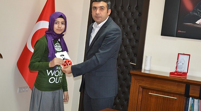 KAYMAKAM TEOG’DA BAŞARI GÖSTEREN ÖĞRENCİLERİ ÖDÜLLENDİRDİ
