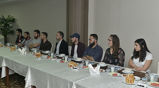 REKTÖR AKGÜL YABANCI UYRUKLU ÖĞRENCİLERLE İFTARDA BULUŞTU