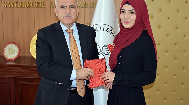 “ŞEHİT ANASI” ŞİİRİYLE GELEN TÜRKİYE BİRİNCİLİĞİ