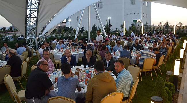 TİCARET BORSASI ÜYELERİ İFTARDA BİR ARAYA GELDİ