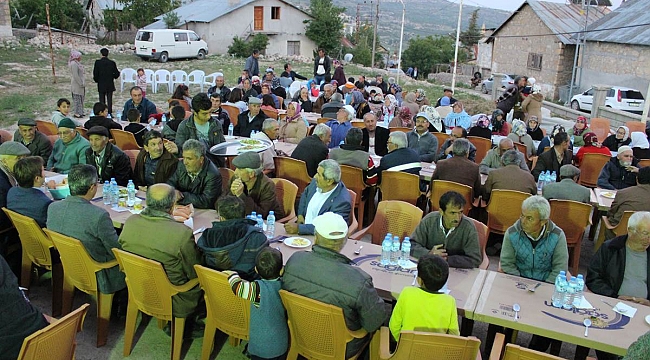 UĞURLU KÖYÜNDE İFTAR YEMEĞİ  