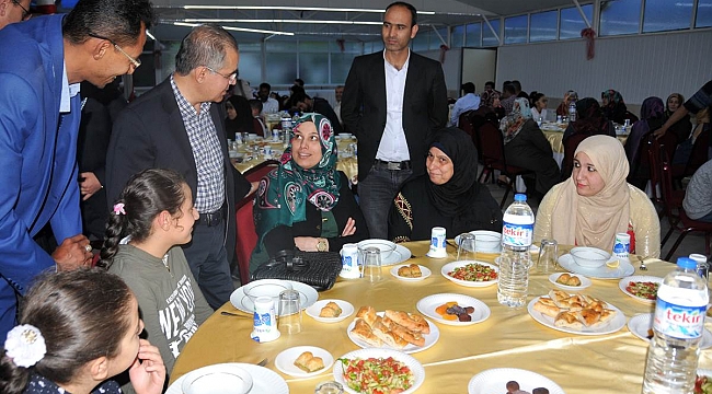 VALİ TAPSIZ, İYİLİK SOFRASINDA MÜLTECİLERLE BİR ARAYA GELDİ