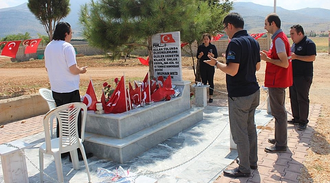 15 TEMMUZ ŞEHİDİ YALÇIN’A DUA VE KARANFİL