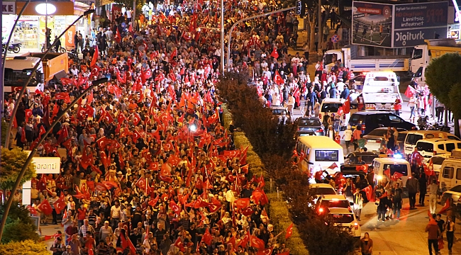 MİLLİ BİRLİK YÜRÜYÜŞÜNE BİNLER KATILDI