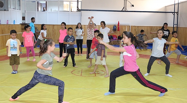 MİNİKLER SAVUNMA SPORU WUSHU ÖĞRENİYOR