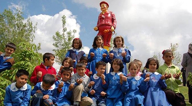 MUAMMER BARAN'IN ŞİİRİ GÖNÜLLERİ FETHEDİYOR