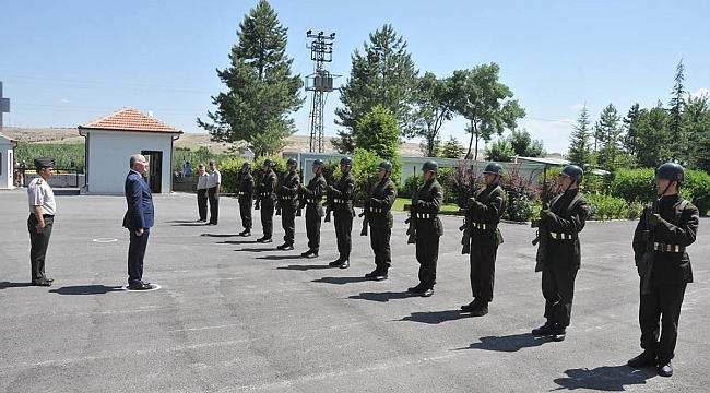 VALİ MERAL EMNİYET VE JANDARMA KOMUTANLIĞINI ZİYARET ETTİ