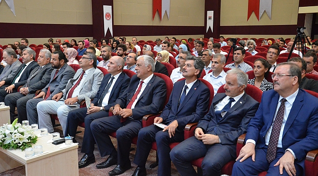 BİLİM VE EĞİTİM-ÖĞRETİM DİLİ TÜRKÇE PANELİ DÜZENLENDİ