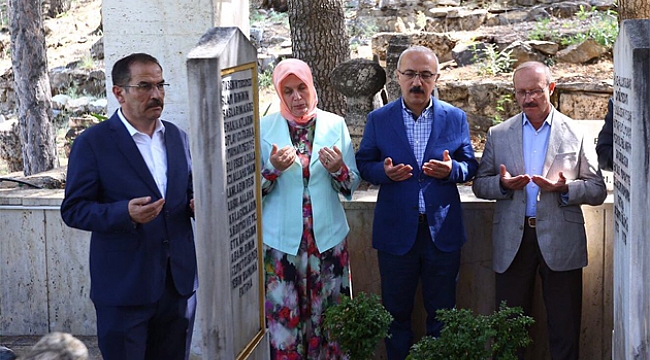 ELVAN'DAN TÜRBE ZİYARETİ