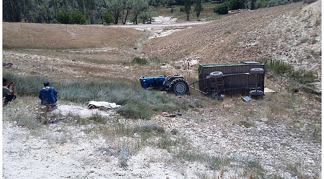 KARAMAN'DA TRAKTÖR ŞARAMPOLE YUVARLANDI: 1 ÖLÜ 