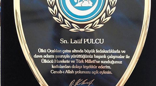 ÜLKÜ OCAKLARI BAŞKANINDAN PULCU’YA TEŞEKKÜR PLAKETİ