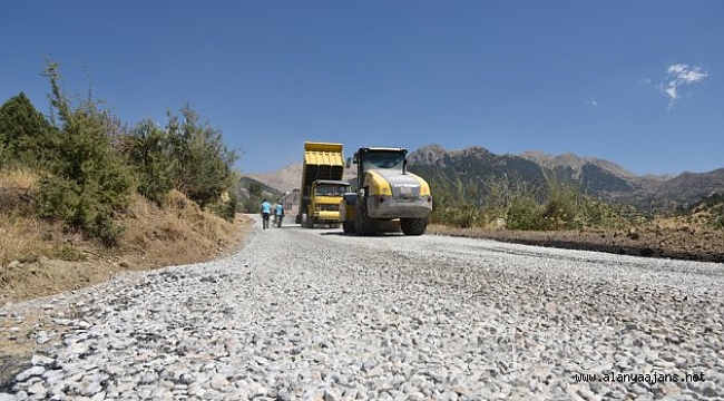 YAYLA YOLLARI ASFALTLAMA ÇALIŞMASI SÜRÜYOR