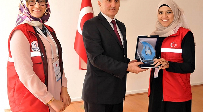 “DAMLA PROJESİ” GÖNÜLLÜLERİNDEN VALİ MERAL’E ZİYARET