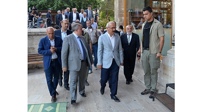 KALKINMA BAKANI ELVAN BAYRAM NAMAZINI KARAMAN'DA KILDI