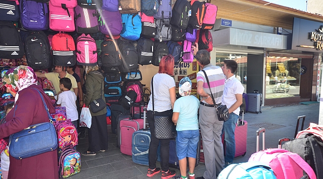 OKUL ÇANTALARI GÖRÜCÜYE ÇIKTI