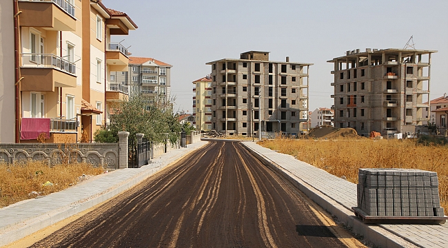 SÜMER MAHALLESİ'NDE YOLLAR BAŞTAN AŞAĞI YENİLENİYOR