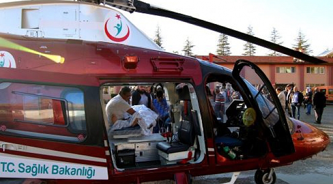 AĞAÇTAN DÜŞEN ŞAHIS AMBULANS HELİKOPTERLE SEVK EDİLDİ