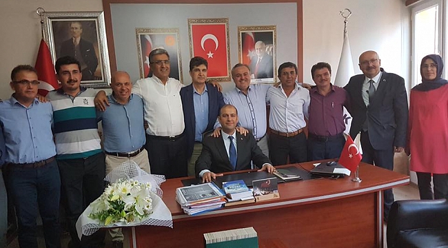 AK PARTİ CUMHURİYET BAYRAMINI KUTLADI