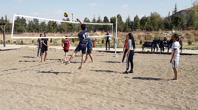 KMÜ'DE BEACH VOLEYBOL TURNUVASI