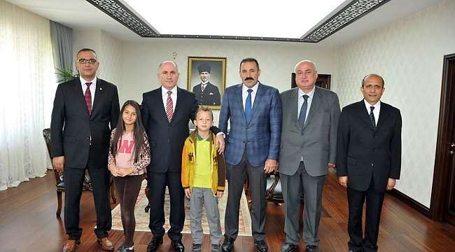 SATRANÇ İL TEMSİLCİLİĞİNDEN VALİ MERAL’E ZİYARET