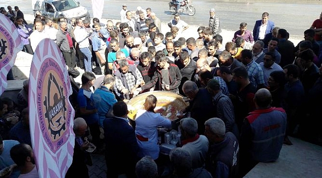 TORNACILAR’DA AŞURE İKRAM ETTİ