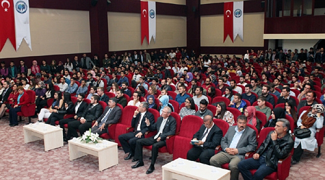 ÜNİVERSİTEDE  “ATATÜK VE CUMHURİYET” ANLATILDI