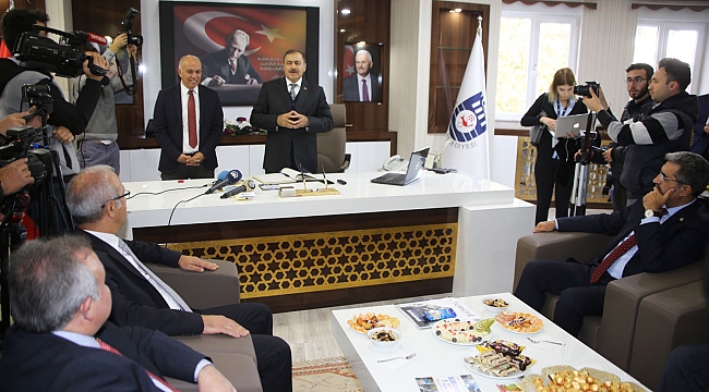 BAKAN EROĞLU VE BAKAN ELVAN KARAMAN BELEDİYESİ’Nİ ZİYARET ETTİ