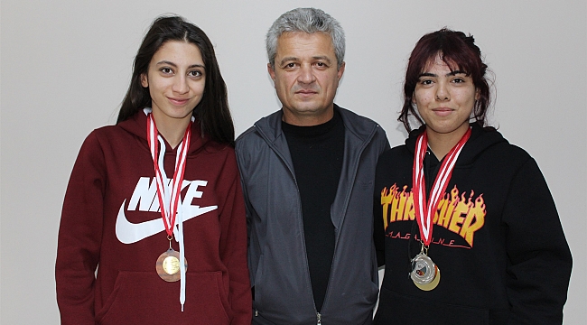 BİLARDONUN KRALİÇELERİ YİNE BOŞ GEÇMEDİ