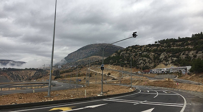 ERMENEK’DE YOLLAR AYDINLANIYOR