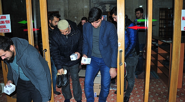 KARAMAN BELEDİYESİ 26 CAMİDE KANDİL SİMİDİ İKRAM ETTİ