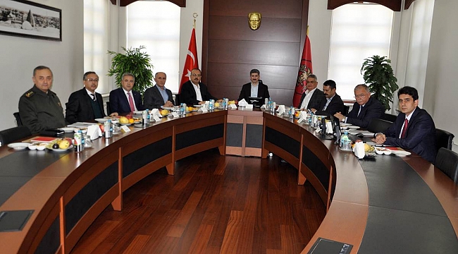 VALİ MERAL GÜVENLİK VE ASAYİŞ TOPLANTISINA KATILDI