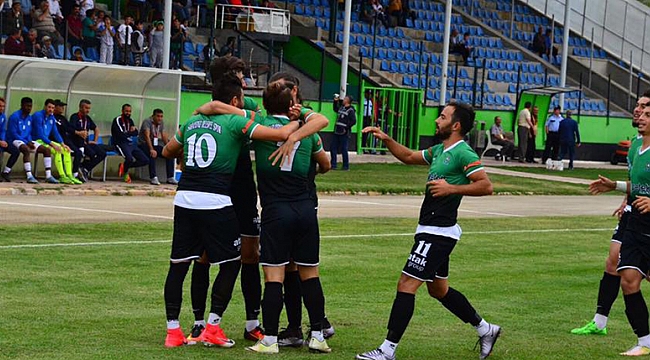 YARIŞTAN KOPMAK İSTEMİYOR
