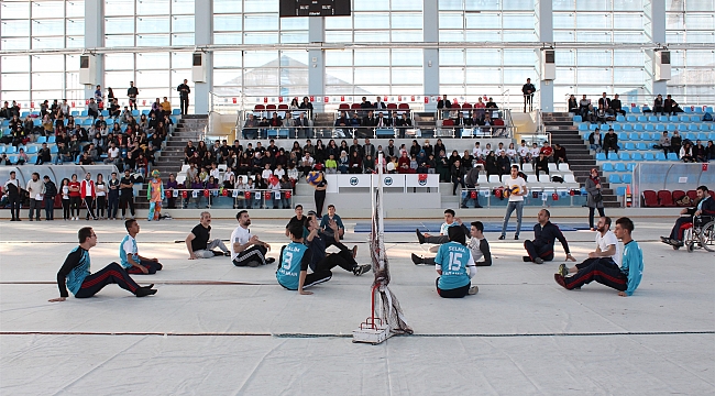 ENGELLİLER GÜNÜNDE OTURARAK VOLEYBOL MAÇI