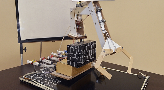 ‘HİDROLİK ROBOT’A ÖDÜL