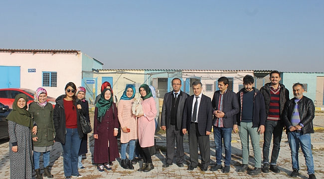 KYK’LI GENÇLERDEN HAYVAN BARINAĞINA ZİYARET