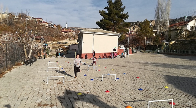 ÖĞRENCİLER ÇOCUK ATLETİZMİ İLE TANIŞTI