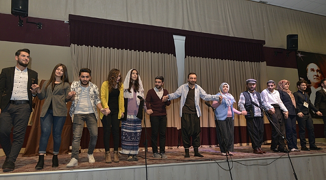 TİYATRO OYUNU İLGİYLE İZLENDİ