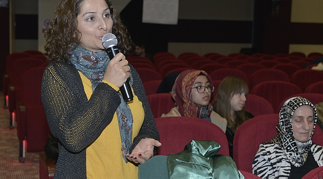 ÜNİVERSİTEDE ORTADOĞU'DA KONFERANSI