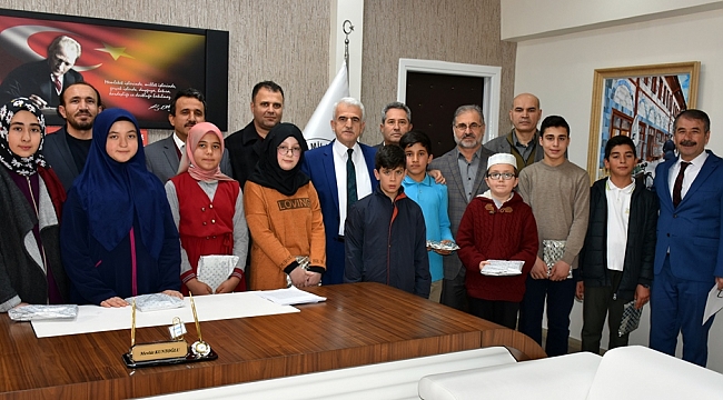 BAŞARILI ÖĞRENCİLER ÖDÜLLENDİRİLDİ