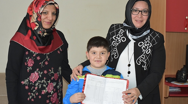 EVDE EĞİTİM GÖREN ÖĞRENCİLERİN KARNE SEVİNCİ