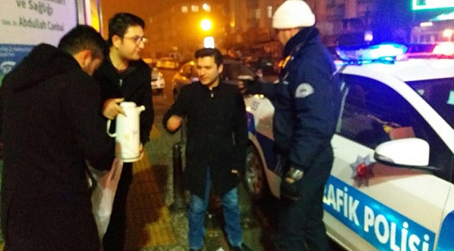 GÜVENLİK GÜÇLERİNE ÇAY İKRAMI