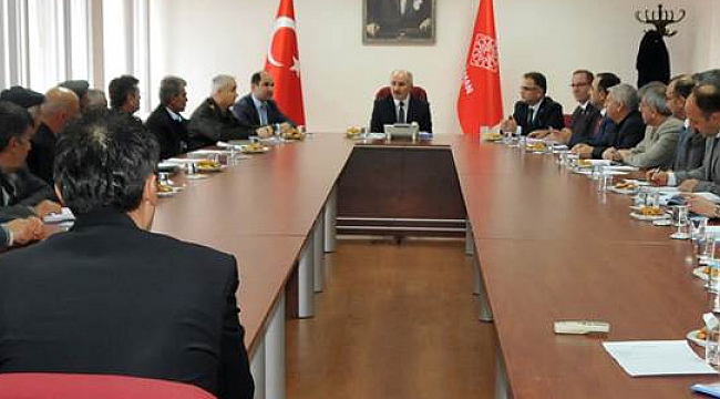 VALİ MERAL MUHTARLARLA BİR ARAYA GELDİ