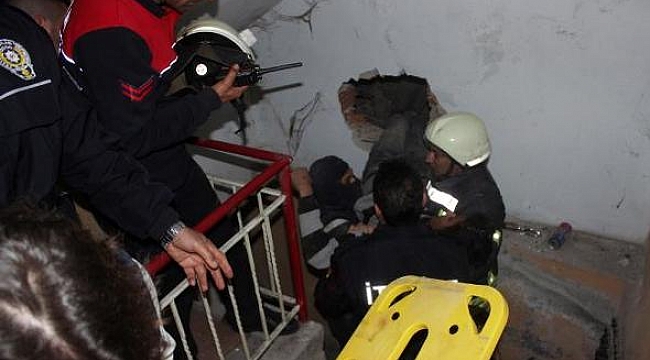 HAVALANDIRMA BOŞLUĞUNA DÜŞEN GENÇ YARALANDI