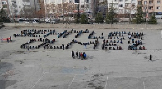 İMAM HATİP LİSESİNDEN ANLAMLI KOREOGRAFİ