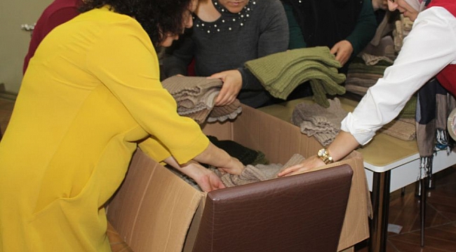 MEHMETÇİK İÇİN BOYUNLUK ÖRDÜLER