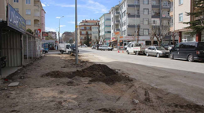 MOLLA FENARİ CADDESİ’NDE KALDIRIMLAR YENİLENİYOR
