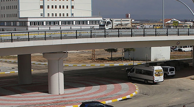 SANAYİ KÖPRÜLÜ KAVŞAĞI TRAFİĞE AÇILDI