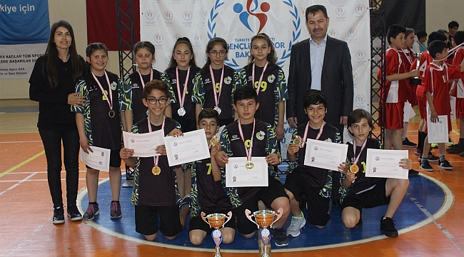 BADMİNTON MÜSABAKALARI SONA ERDİ