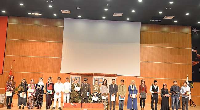 ÇANAKKALE ZAFERİ ŞİİR VE TİYATRO İLE ANILDI