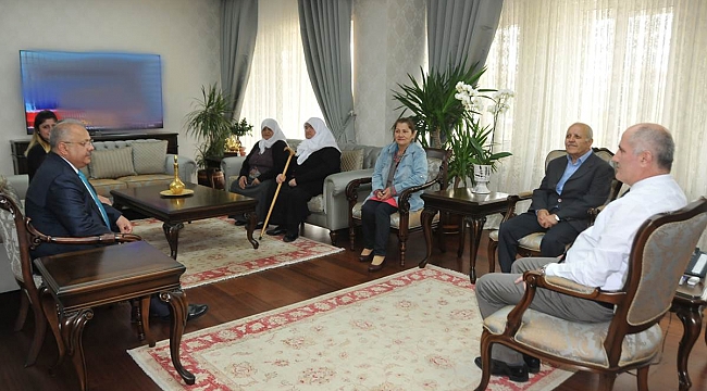 HUZUREVİ SAKİNLERİNDEN VALİ FAHRİ MERAL’E ZİYARET